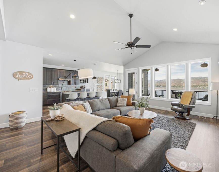 Vaulted Great Room - Open concept Floorplan