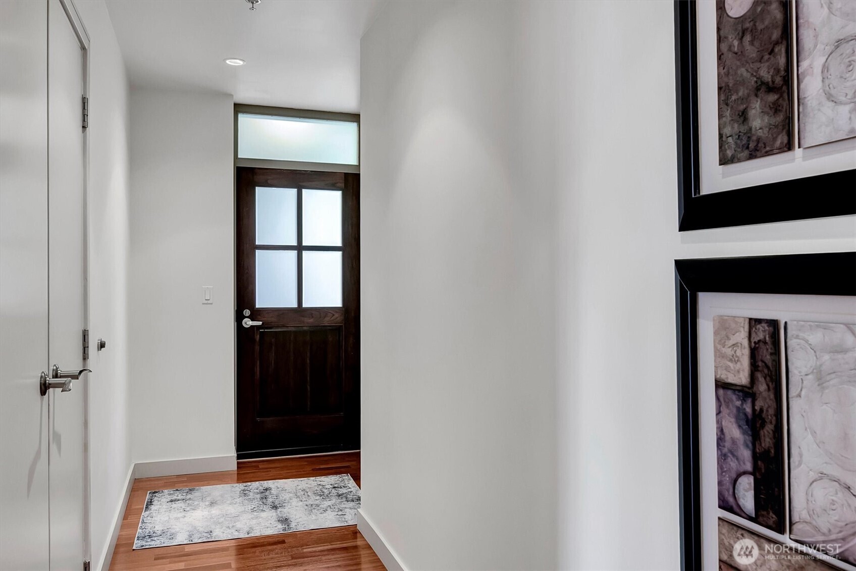 Gallery entry for privacy and artwork display