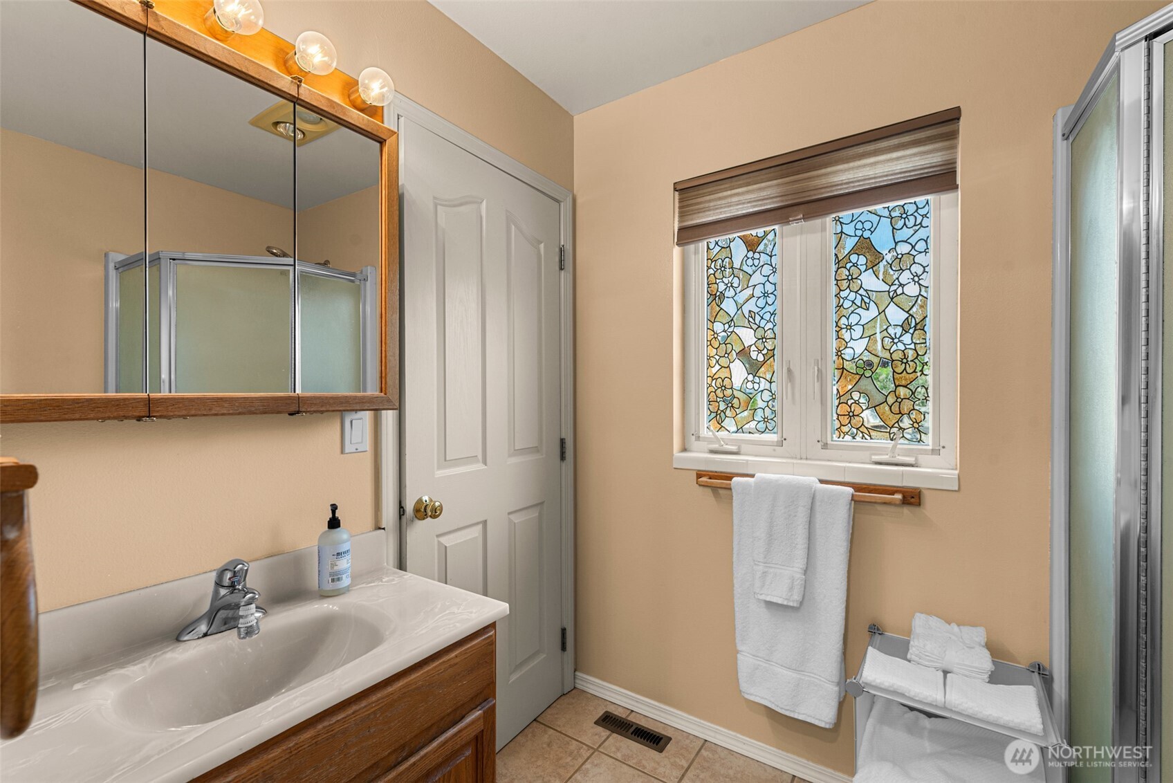 Main floor guest bedroom suite 3/4 bath