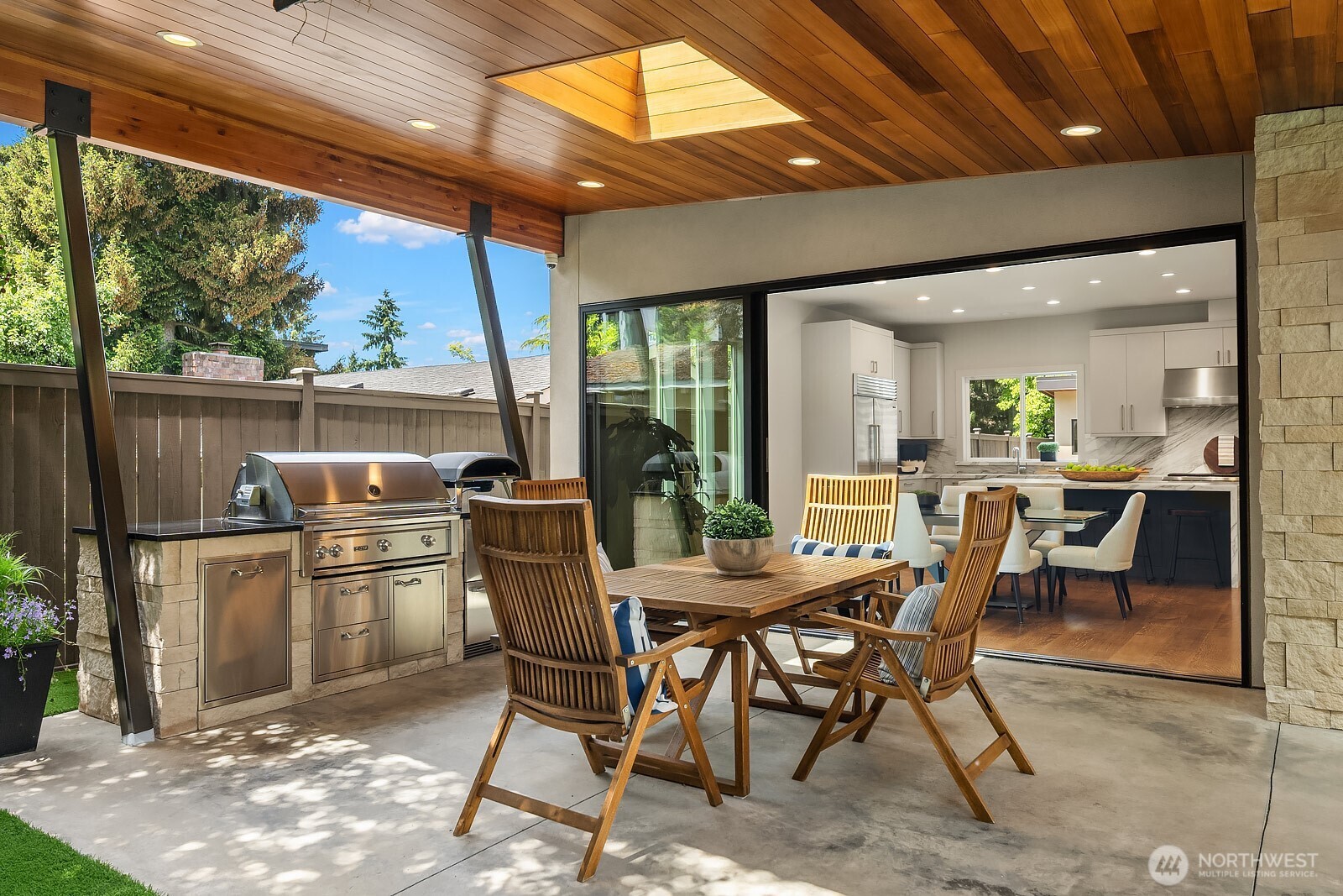 Built-in kitchen and pizza oven