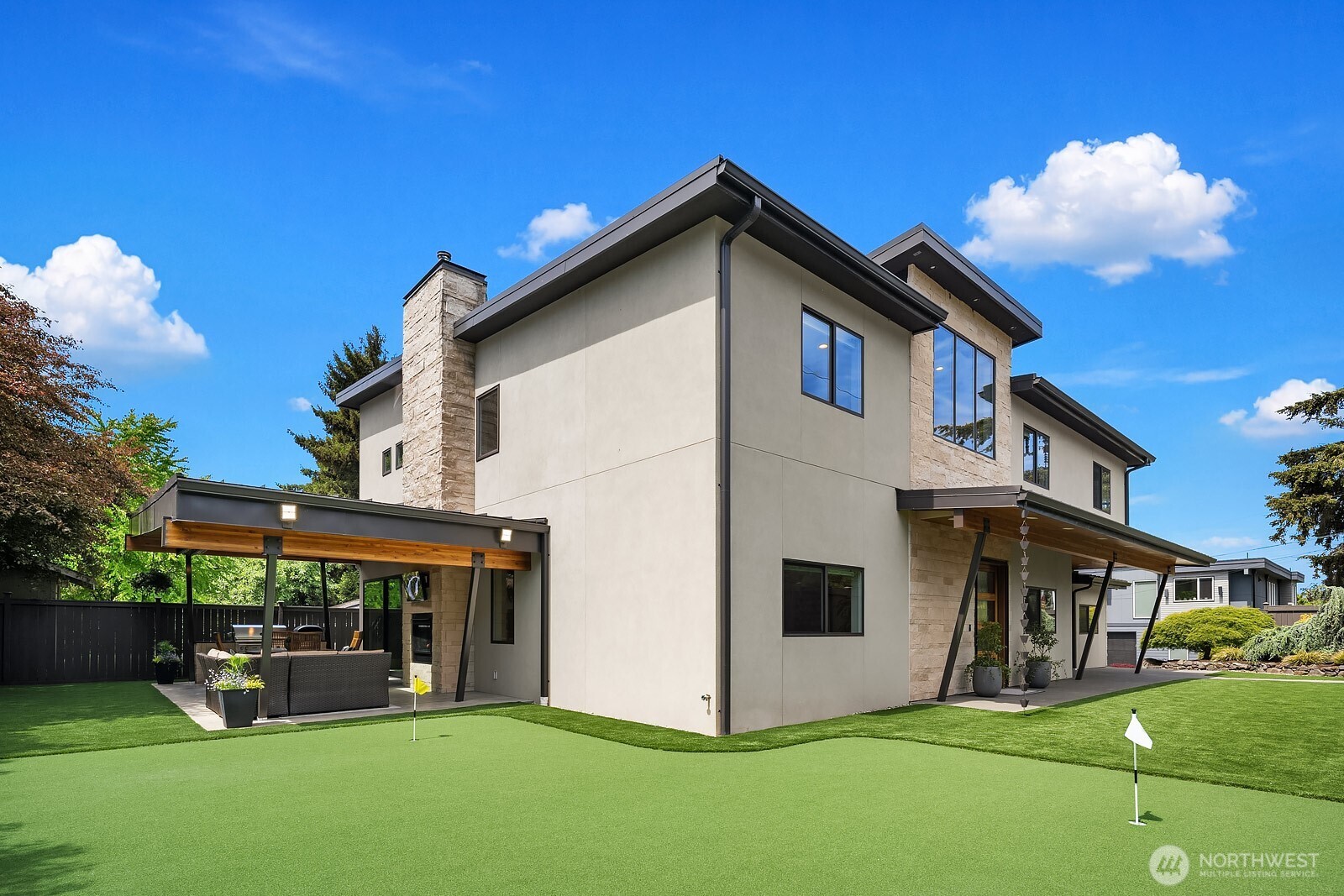 750 sq ft putting green