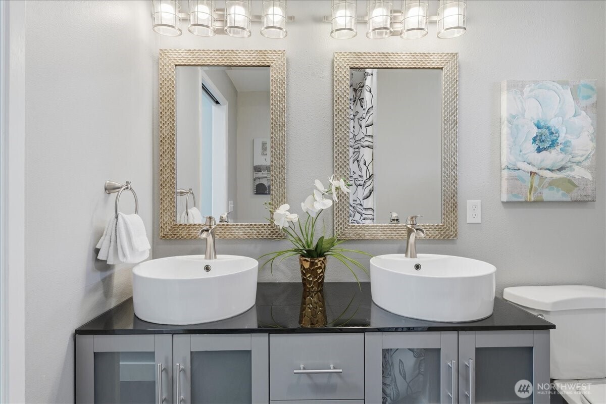 Dual vanity and raised sinks in the primary en-suite bath