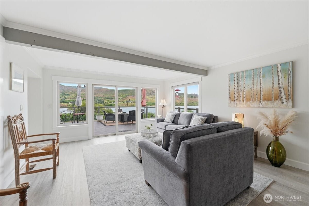 Social Sitting Room