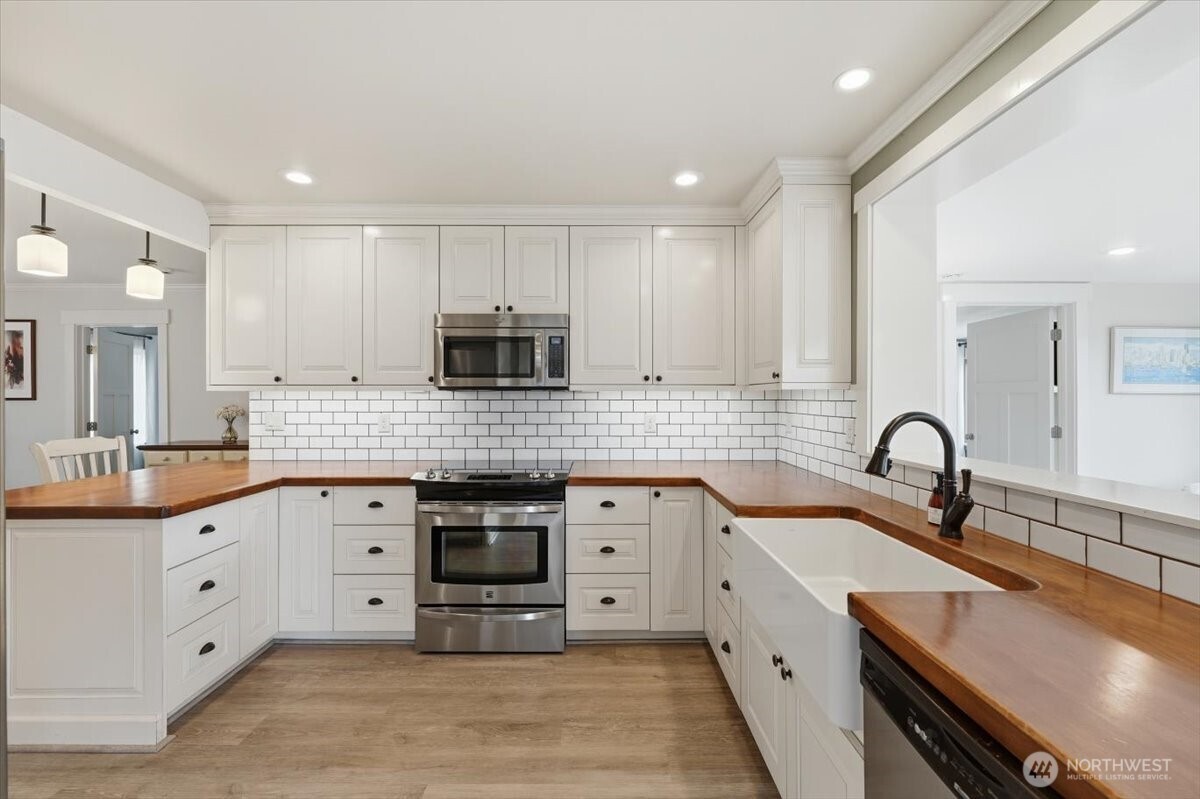 Updated Modern Farmstyle Kitchen