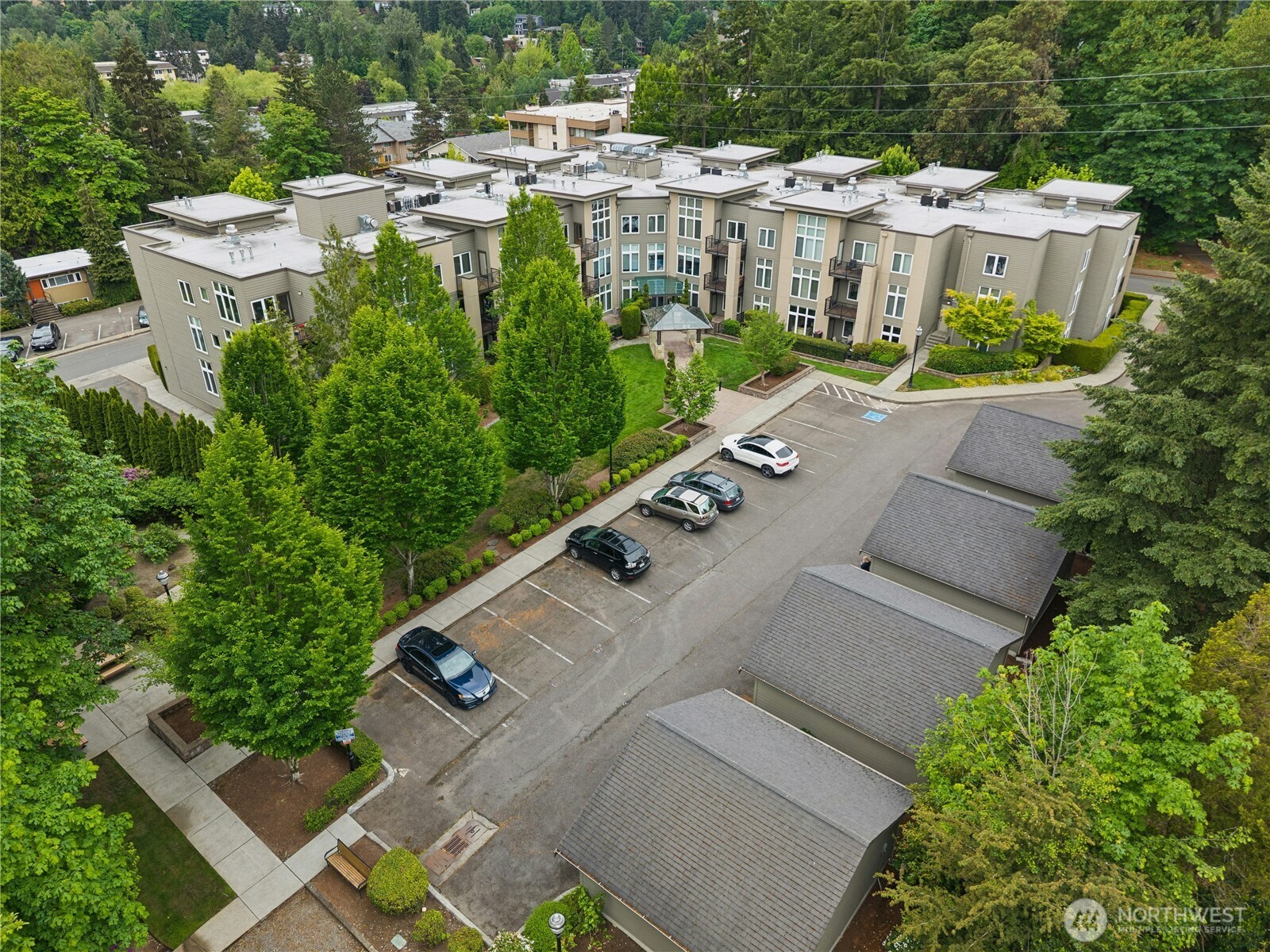You're just three blocks away from the Bellevue Downtown Park and two blocks from the vibrant Main Street restaurants, bars and shops.