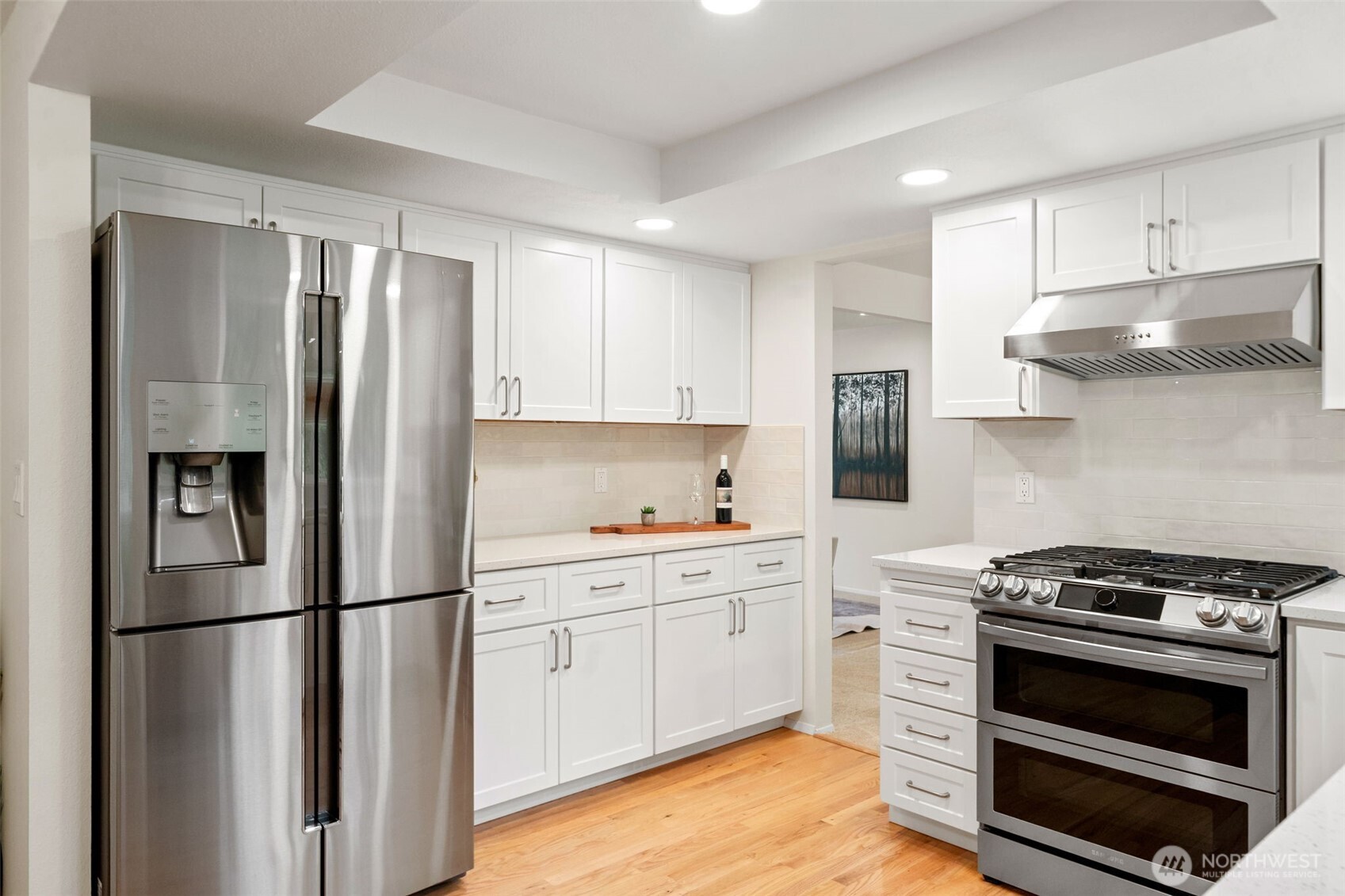 New Kitchen! Quality cabinetry & new stainless appliances