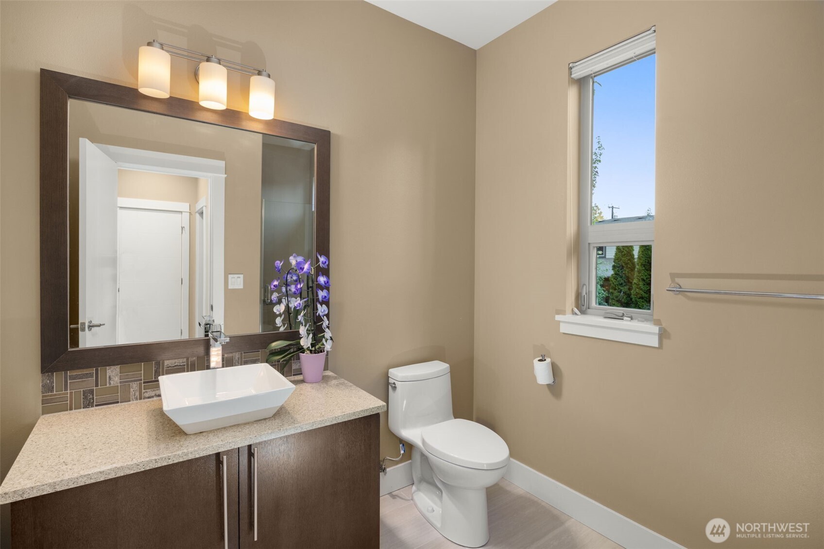 3/4 bath - powder room on main