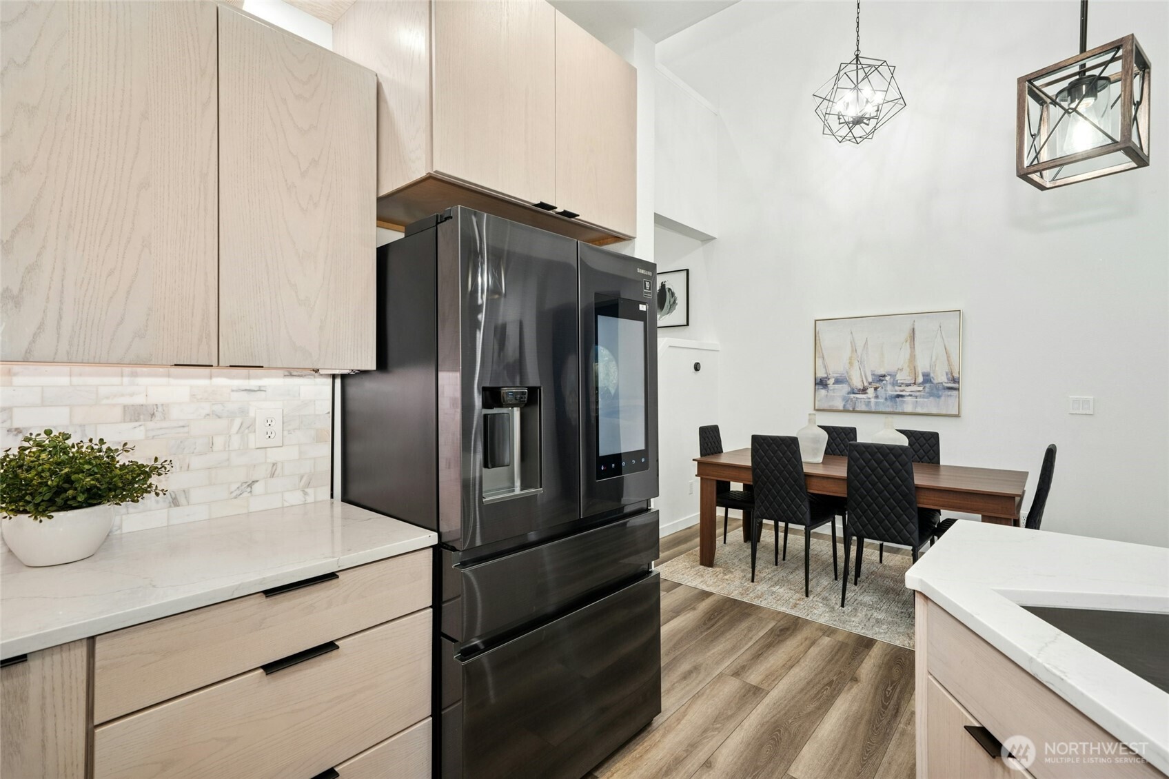 Kitchen and living room lighting is controlled by smart light switches, which can be turned on/off whille you're away.