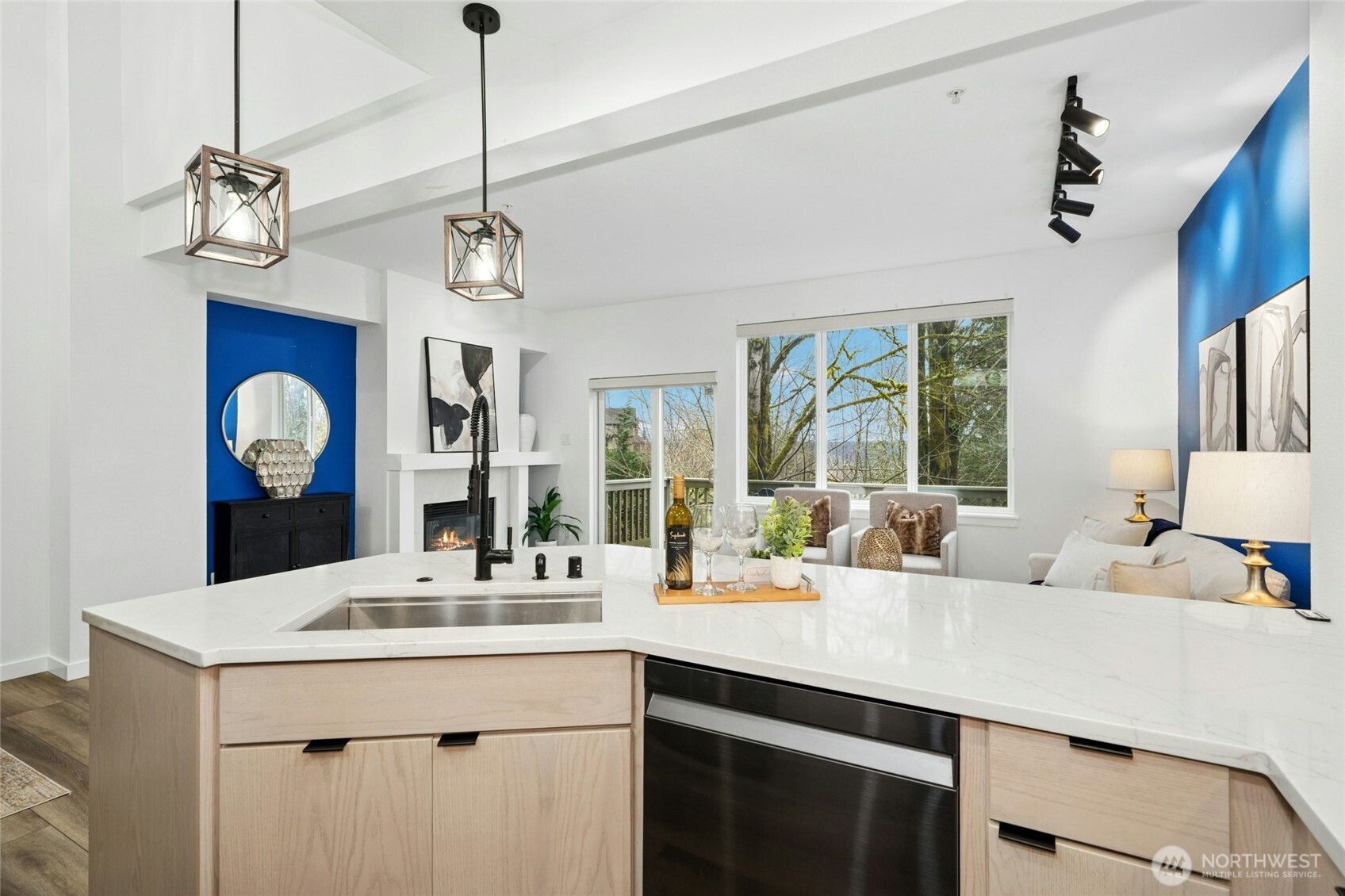 You won't find a single seam in these gorgeous granite countertops.