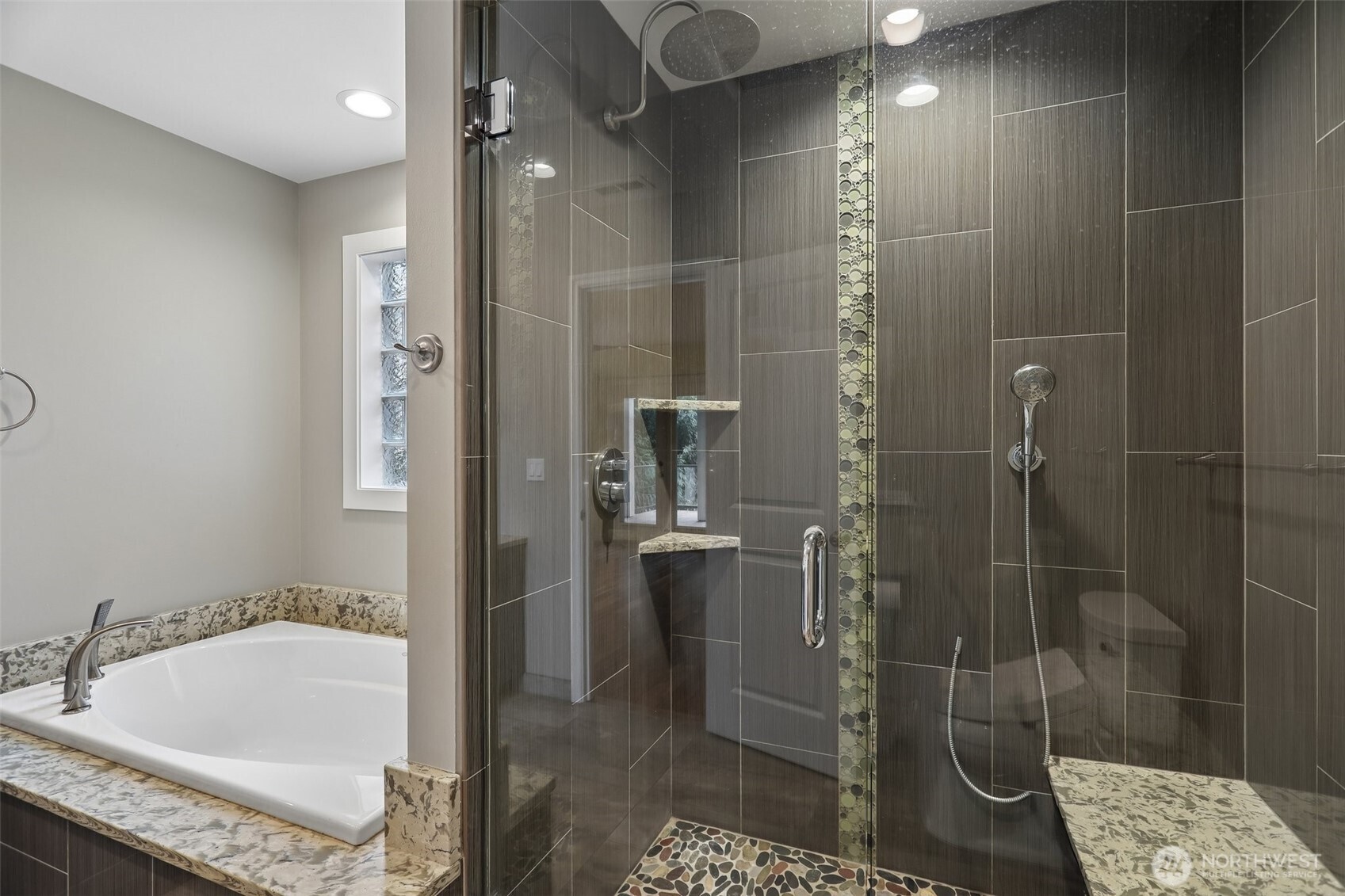 Primary soaker tub