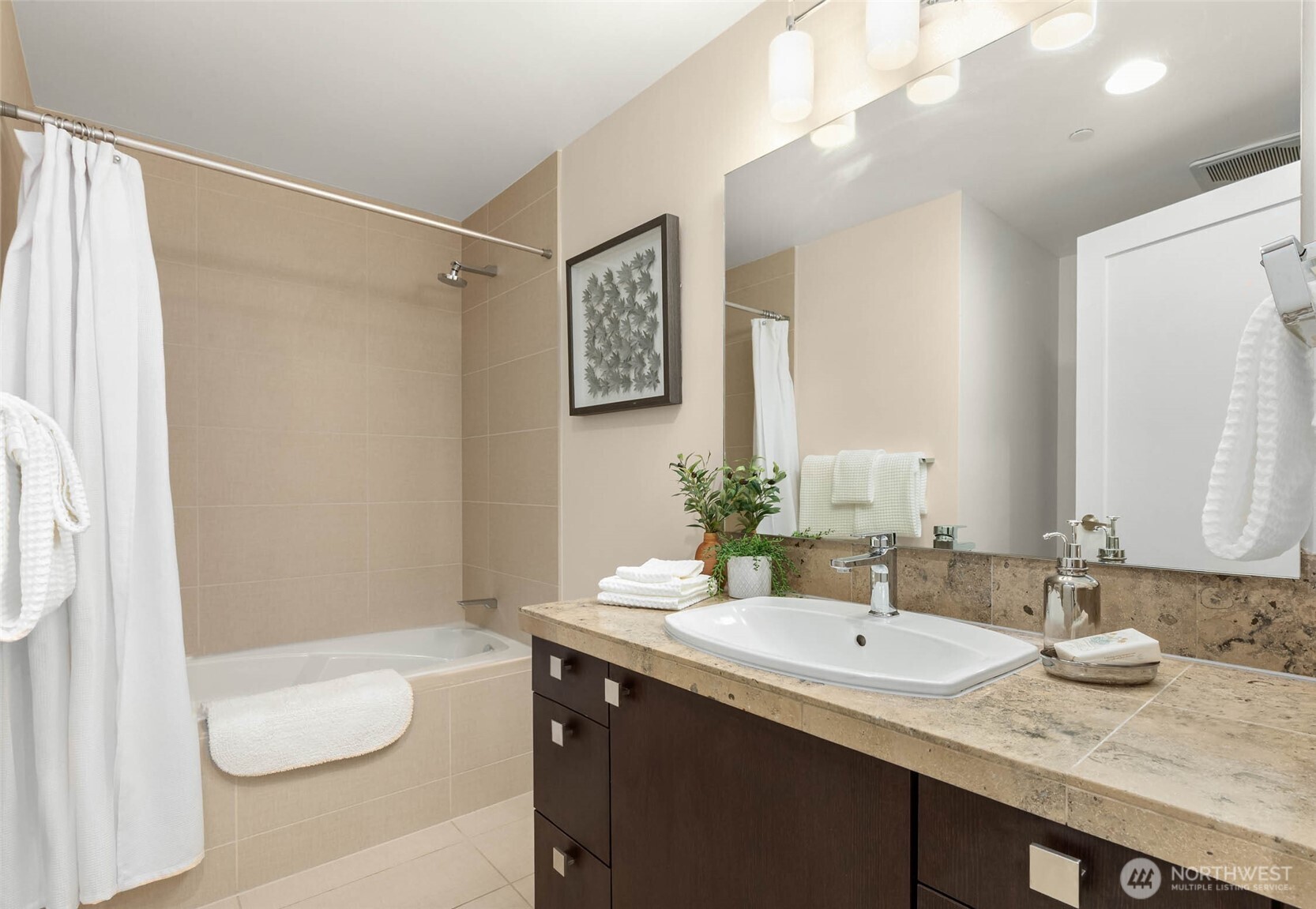 Full bathroom PLUS private ensuite bathroom