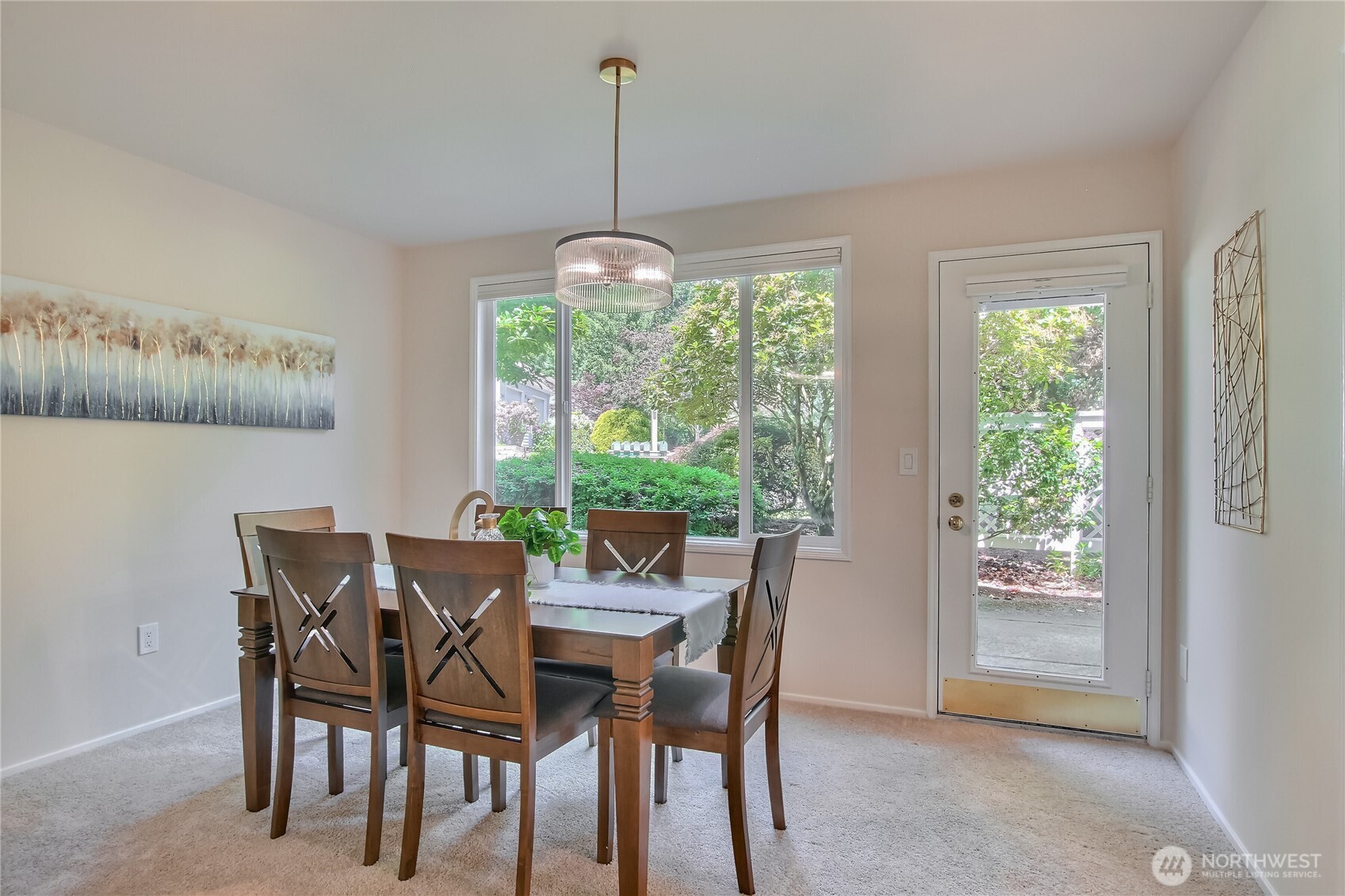 Lots of wall space for furniture flexbility.