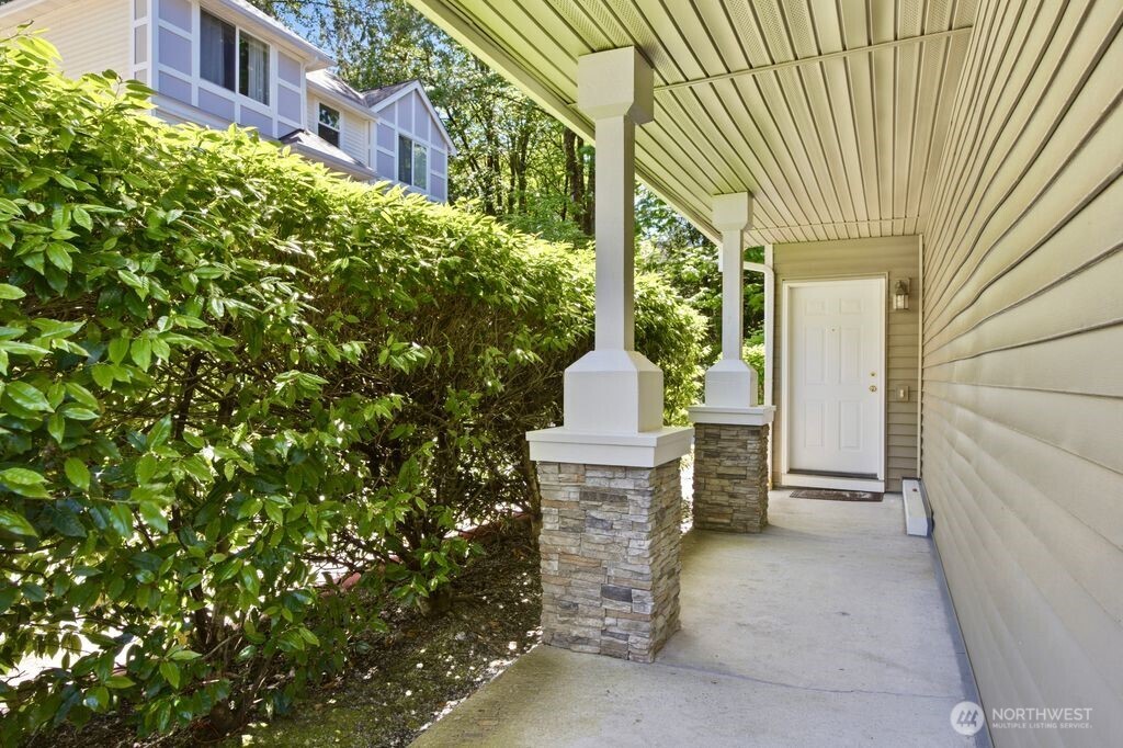Elegant covered entry way