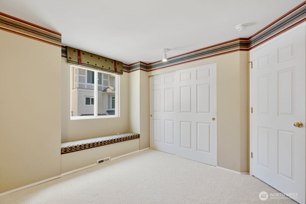 Large guest bedroom #2