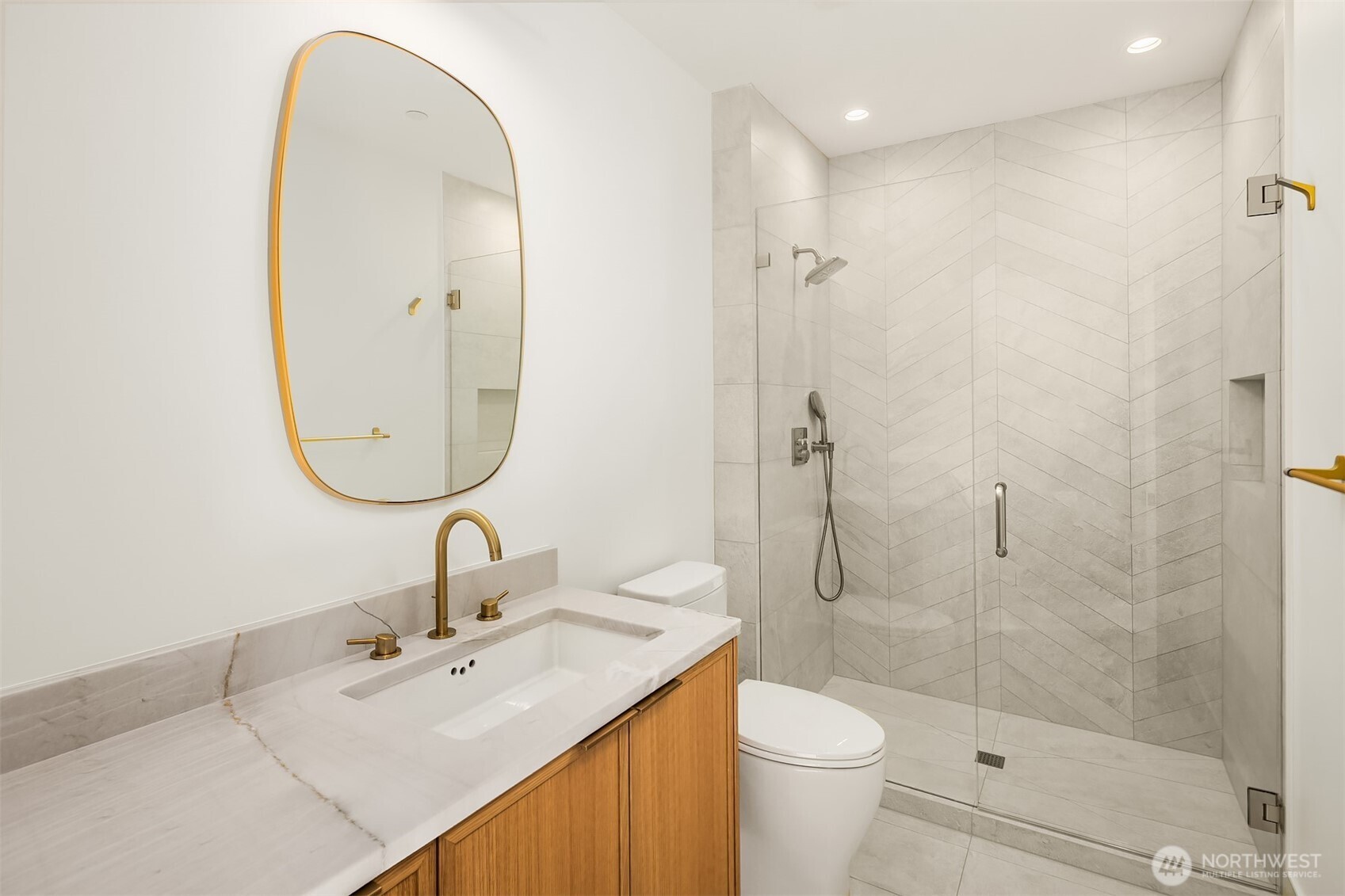 Ensuite bathroom.