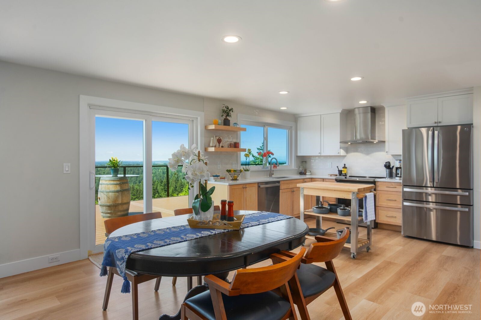Dining Room & Kitchen