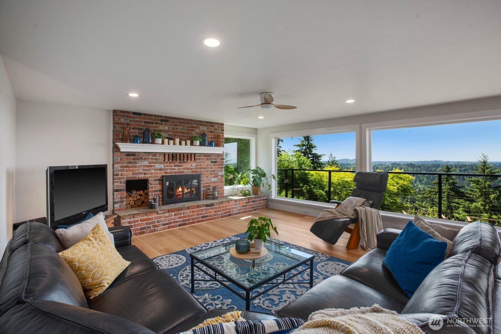 Sweeping Mountain Views from the Main Space