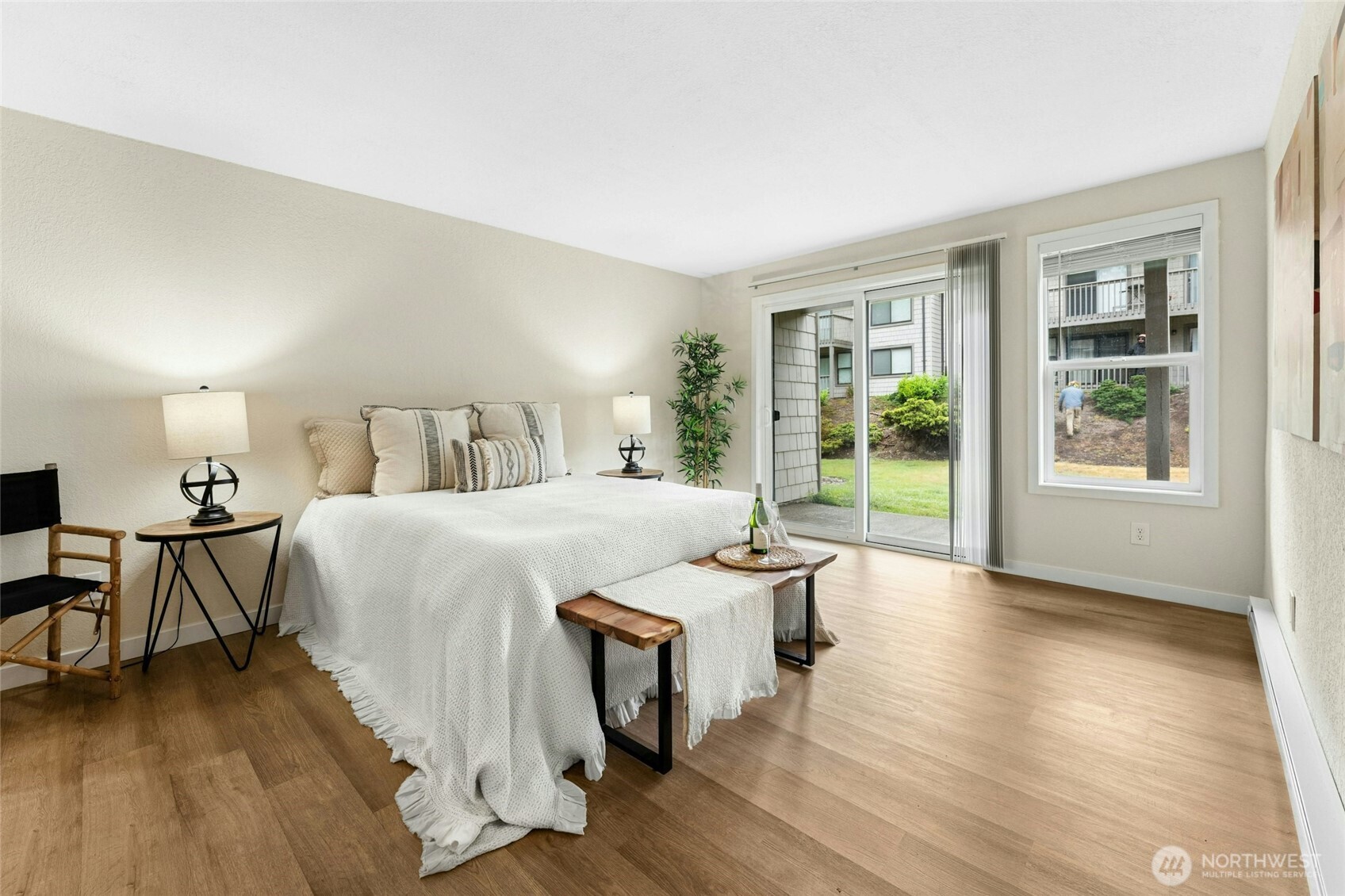 Huge primary bedroom