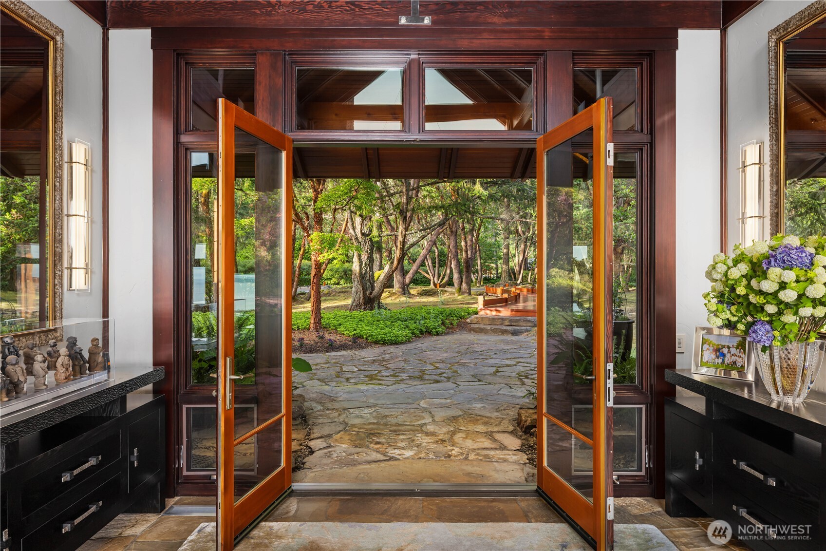 The formal entry. Serene and private on one side, and top of the World ocean views on the other.
