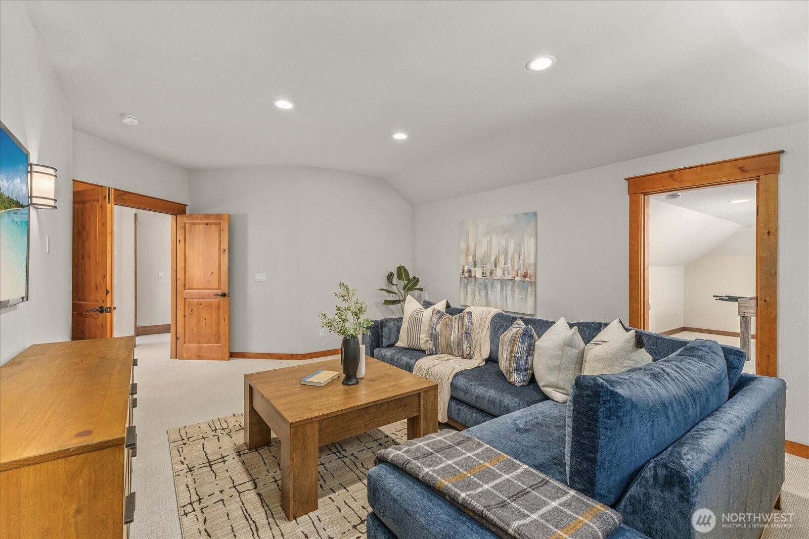 Covered entertainment area w/gas fireplace off kitchen