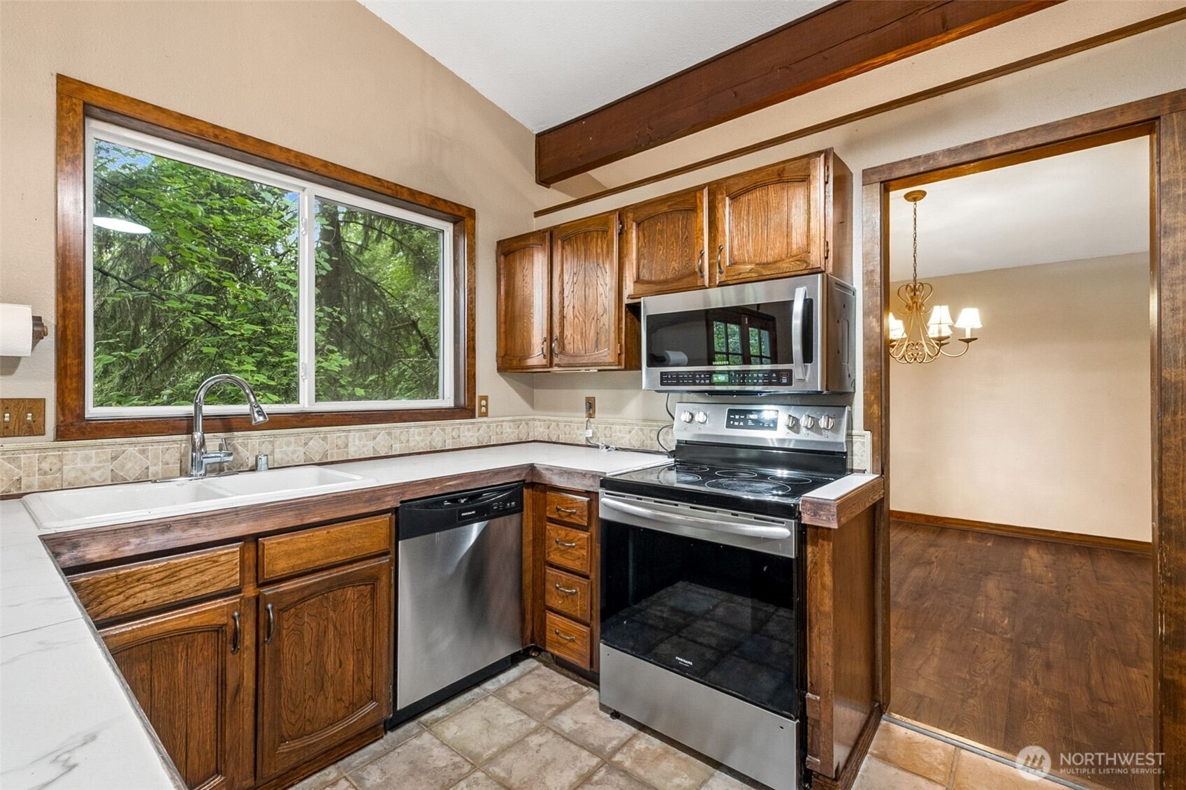 Another view of the kitchen.