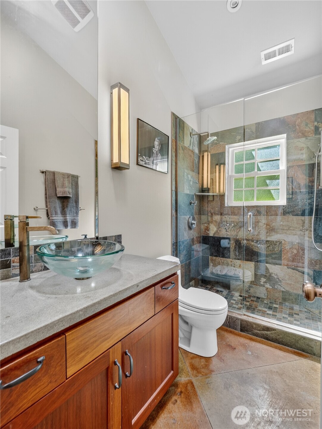Detached ALU 3/4 bathroom.