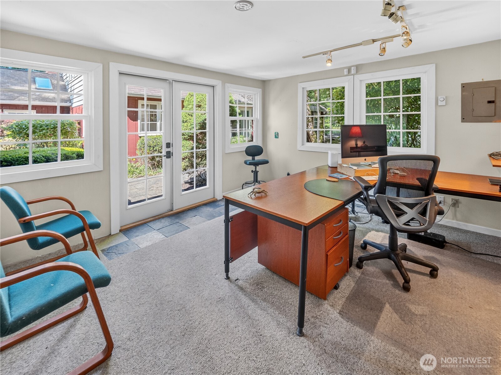 Detached den/office intertior.