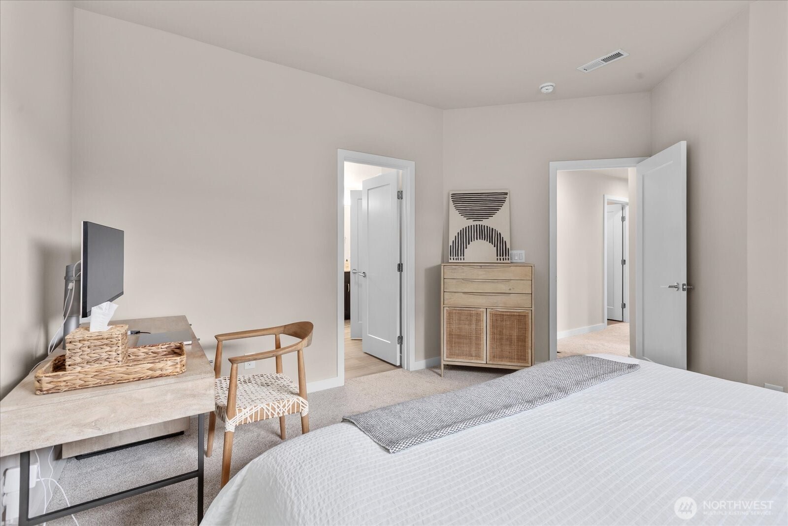 En-suite 5 piece Primary Bathroom
