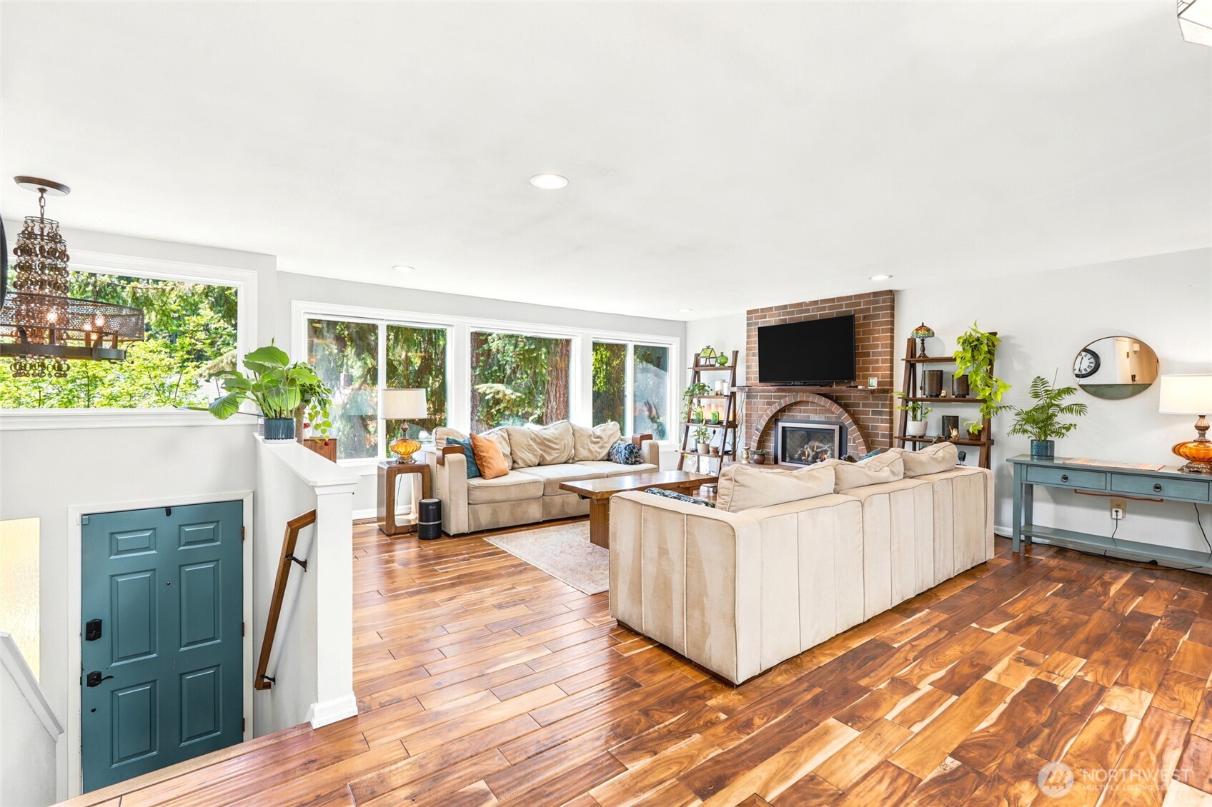 Open space and lots of room for a variety of arrangements and situations.