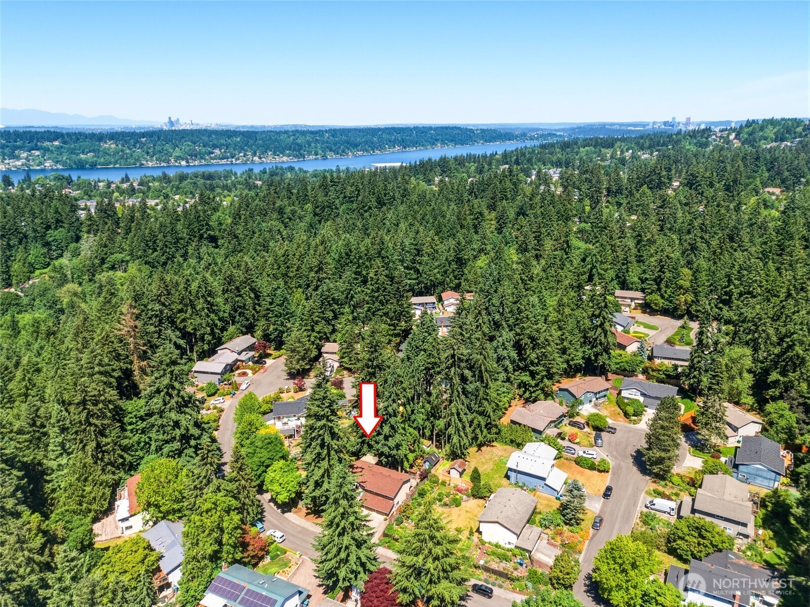 Built in a no outlet neighborhood with amazing greenery. Access to May Creek trail right outside your front door as well as a neighborhood playground and park just minutes walking.