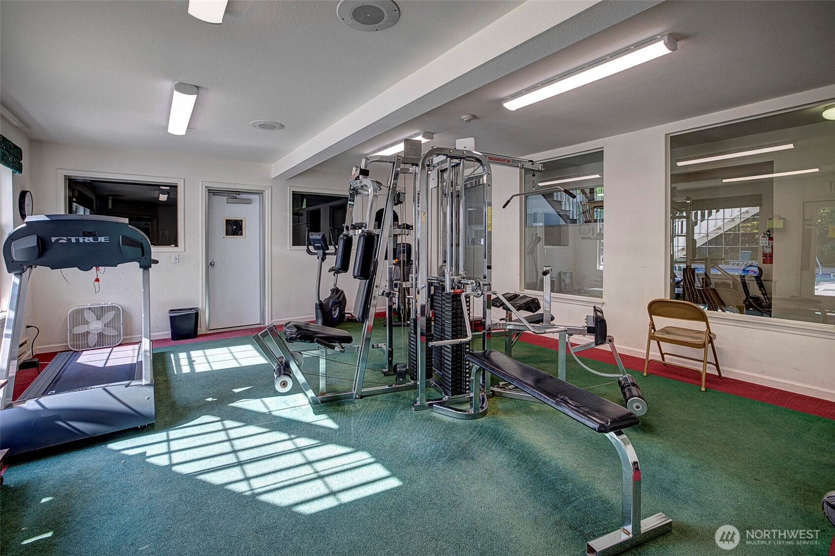 Fitness room with shower rooms