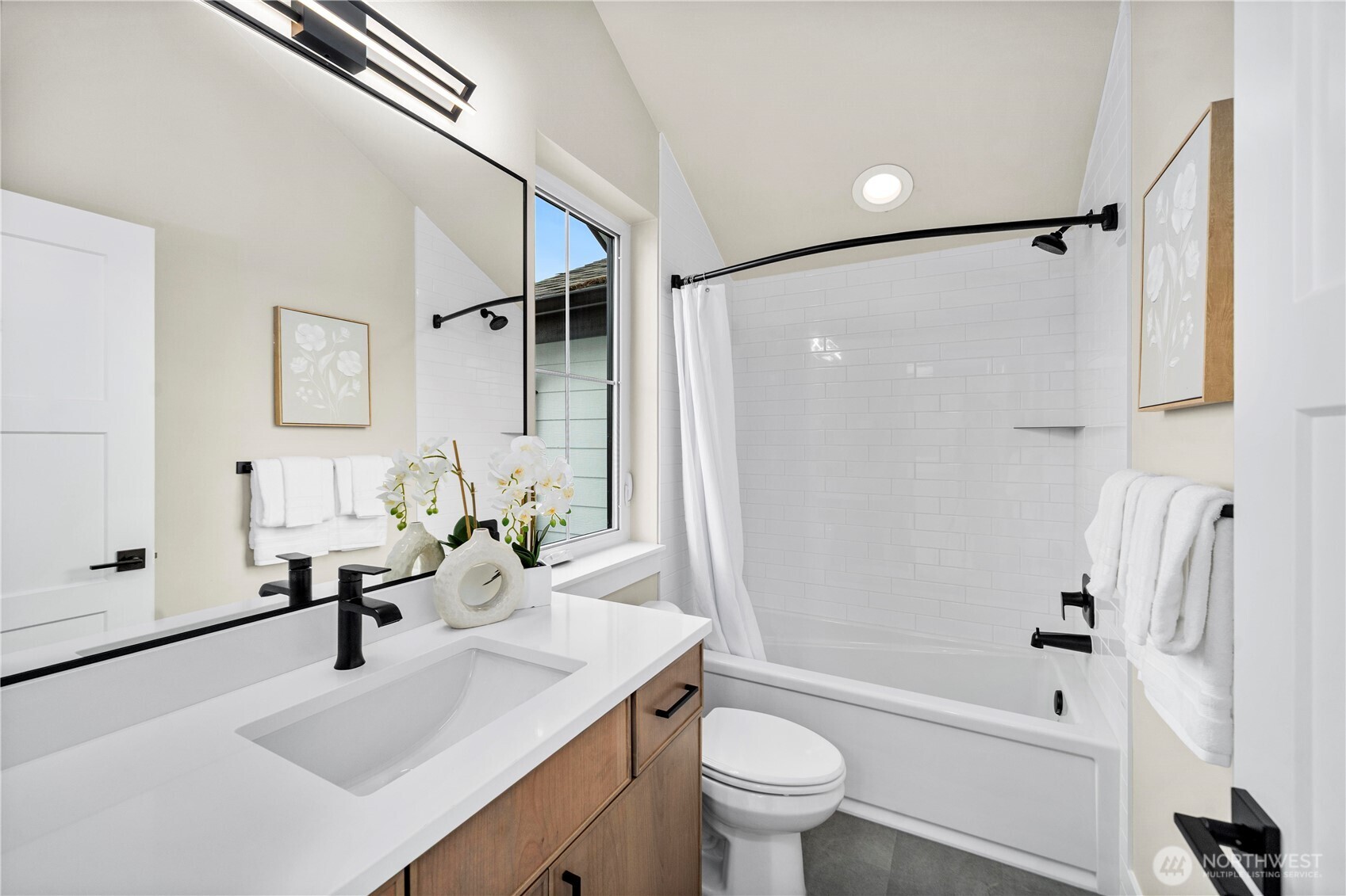 3 floor guest bathroom