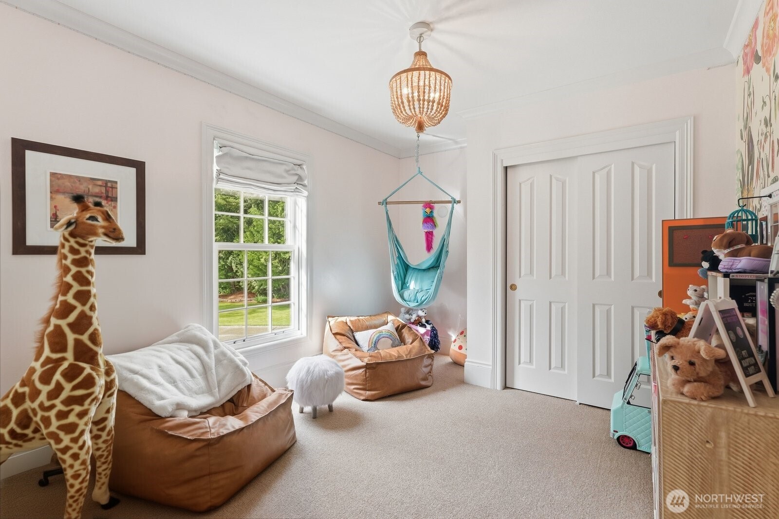 2 other bedrooms overlook the front of the house.