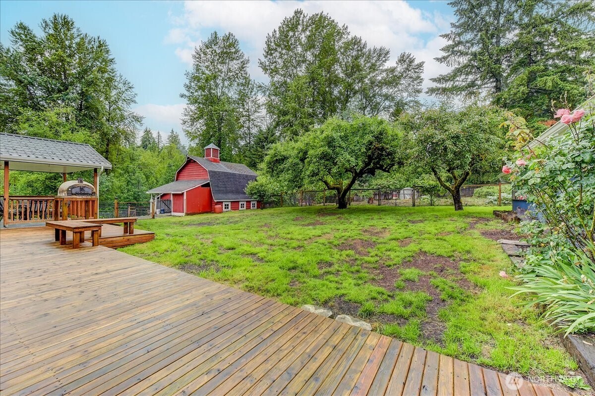 Tons of parking for RV, horse trailer, cars, etc