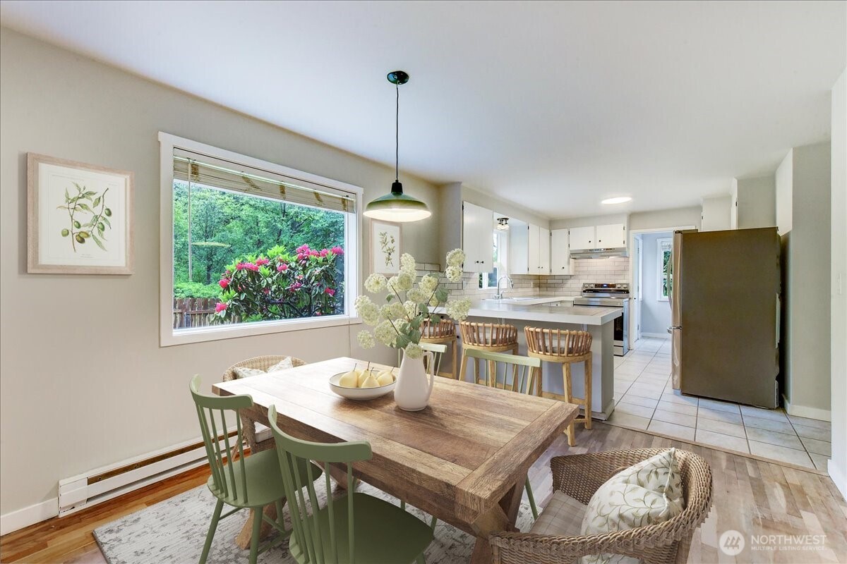 Virtually staged dining room