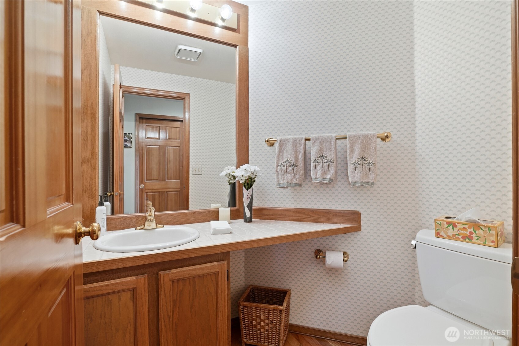 Down stairs 1/2 bath