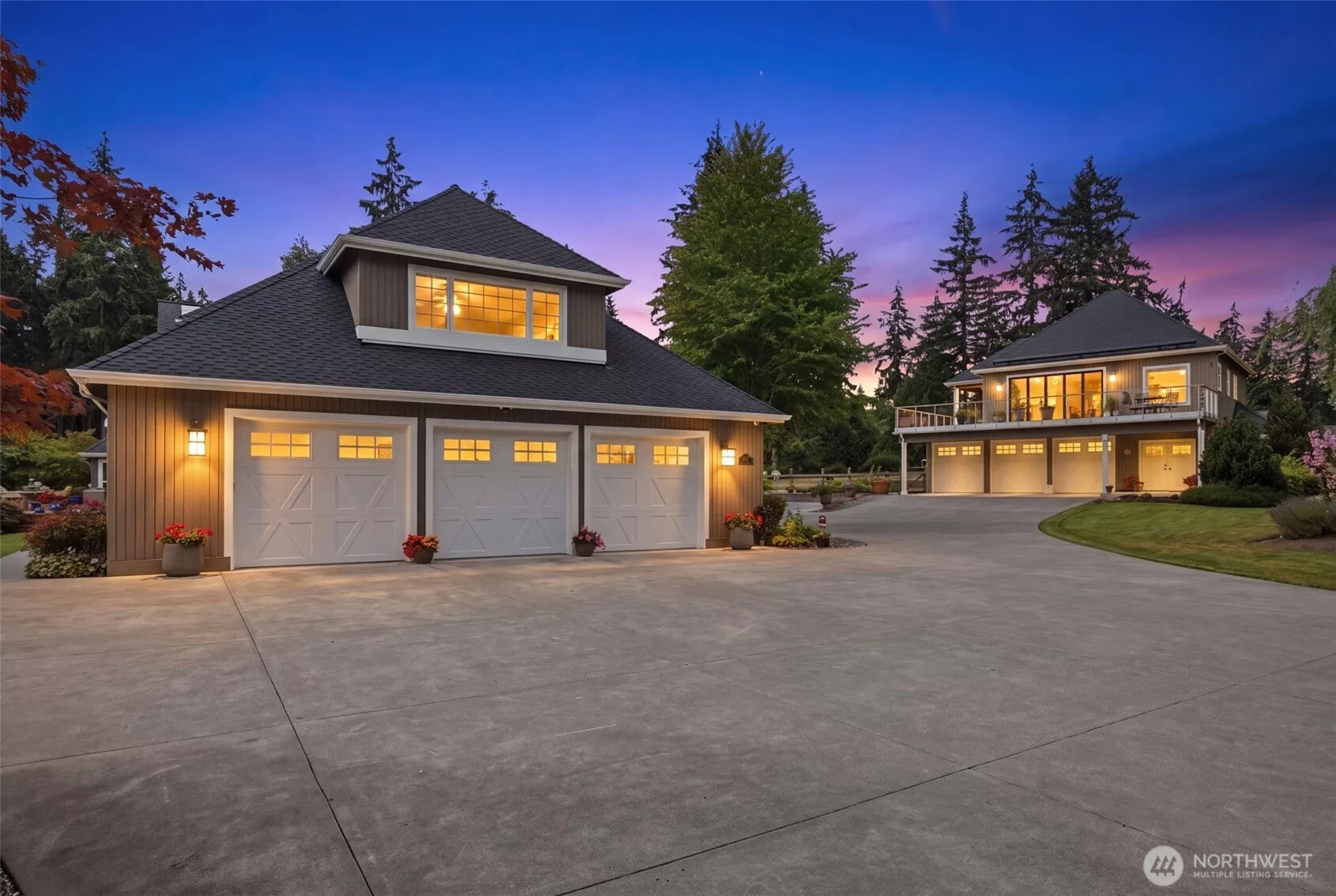 Welcome to 17633 NE 147th St in Hollywood Hill! 2 homes and a 3 stall barn