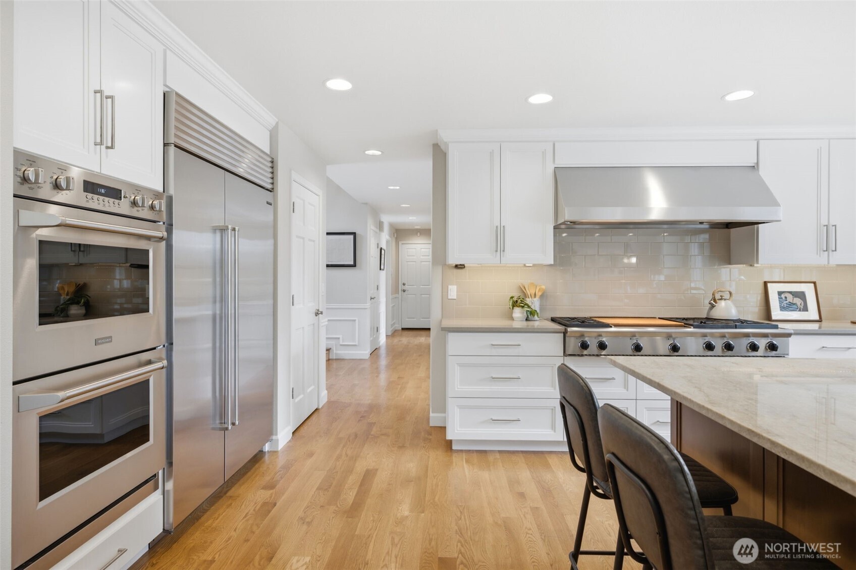 Double ovens, gas cooking, a warming oven plus a SubZero fridge makes a user friendly experience.