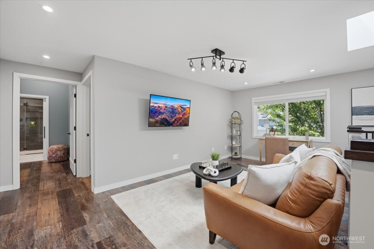 2nd smaller primary bedroom