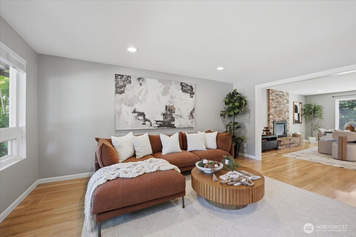Spacious comfortable living room.