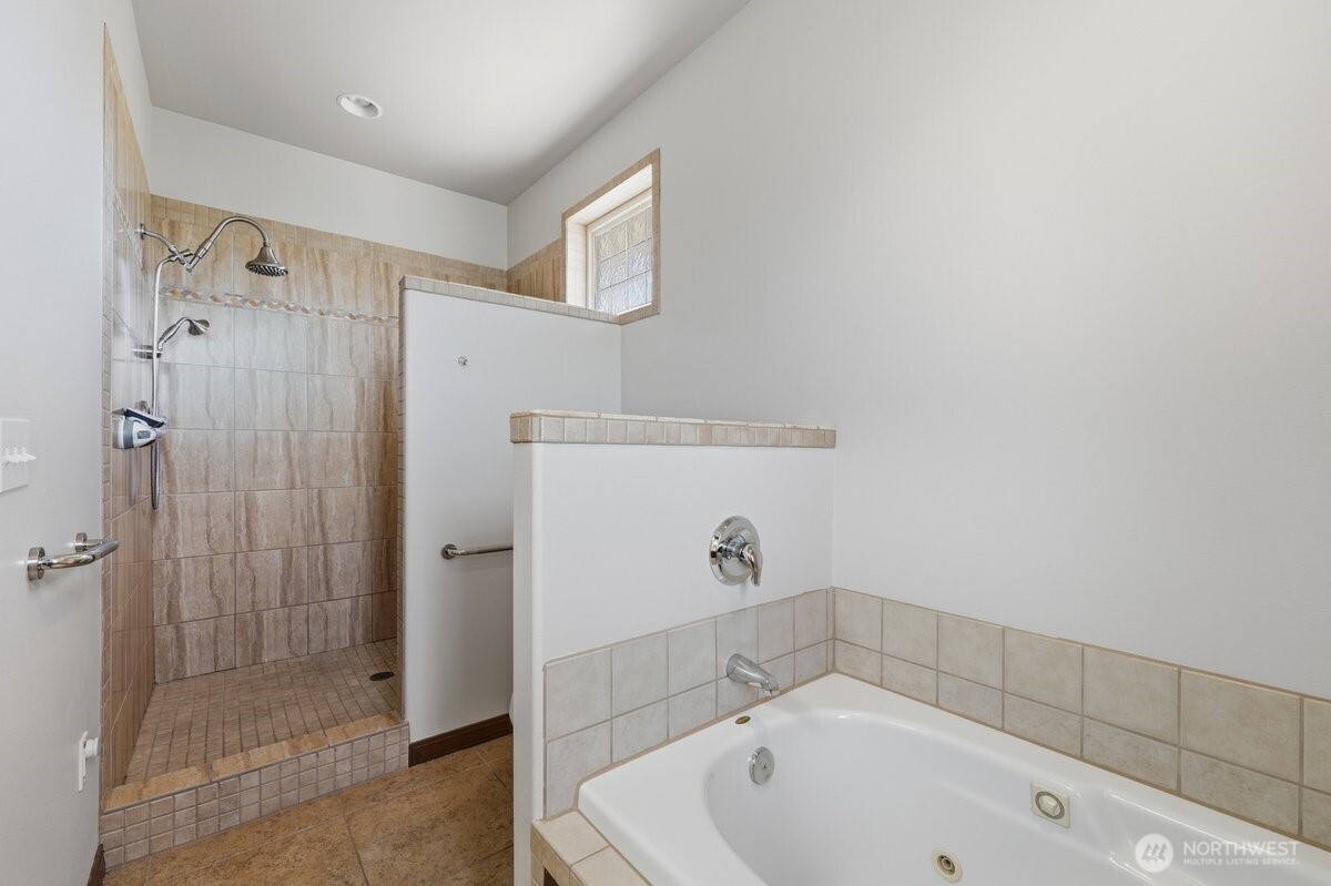 Primary En-Suite equipped with walk in closet
