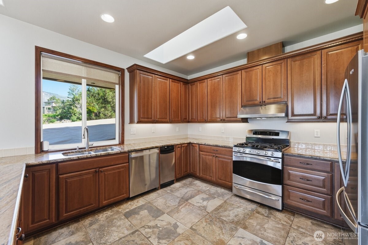 Additional full bath enhances convenience for guests, family members, and lower-level living.