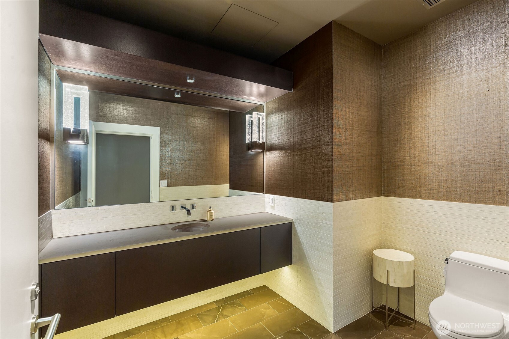 Powder room