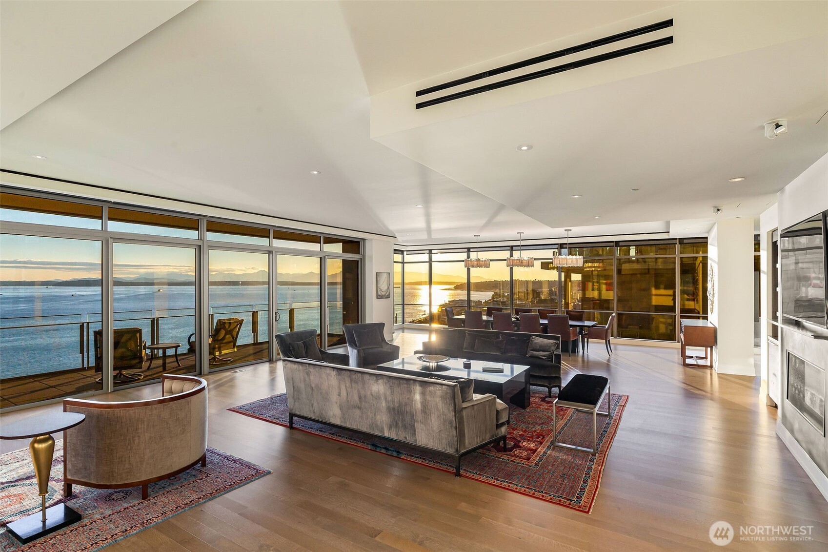 Impressive dining and living room spaces, perfect for large events
