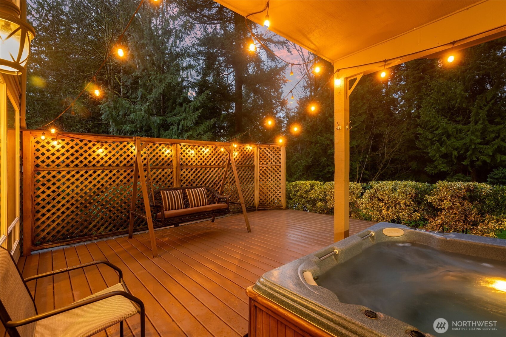Enjoy the cozy gas fireplace for NW nights.
