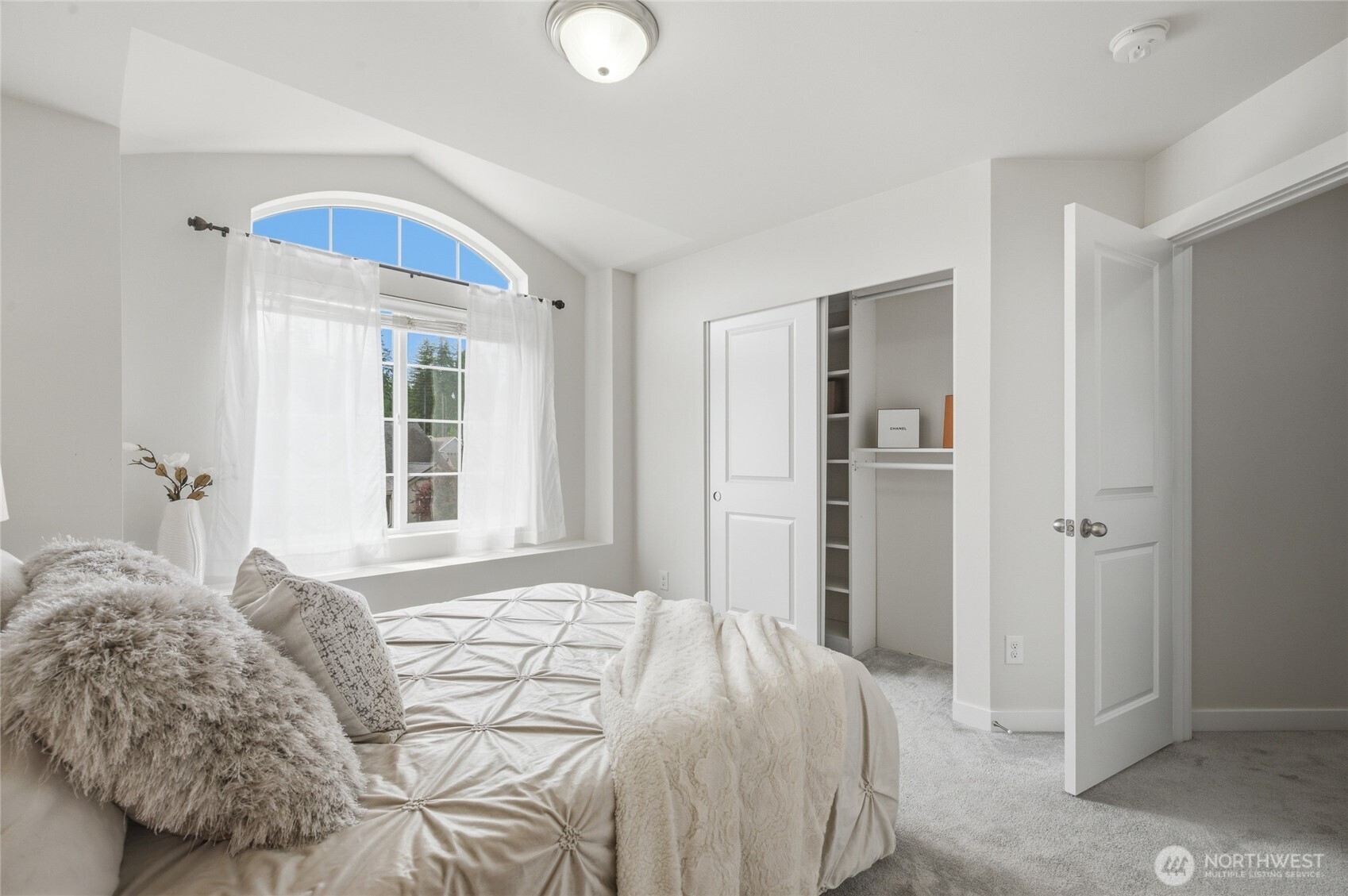 Additional bedroom with arched window.