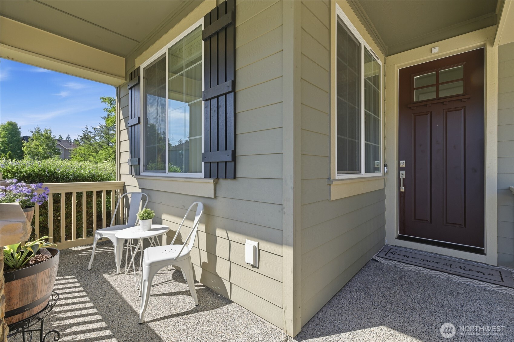 Charming covered front porch.