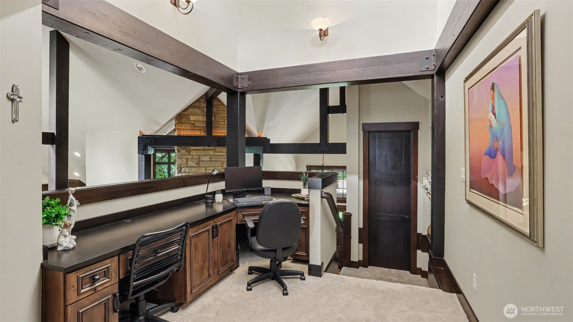 Upstairs Ensuite Bedroom with Loft