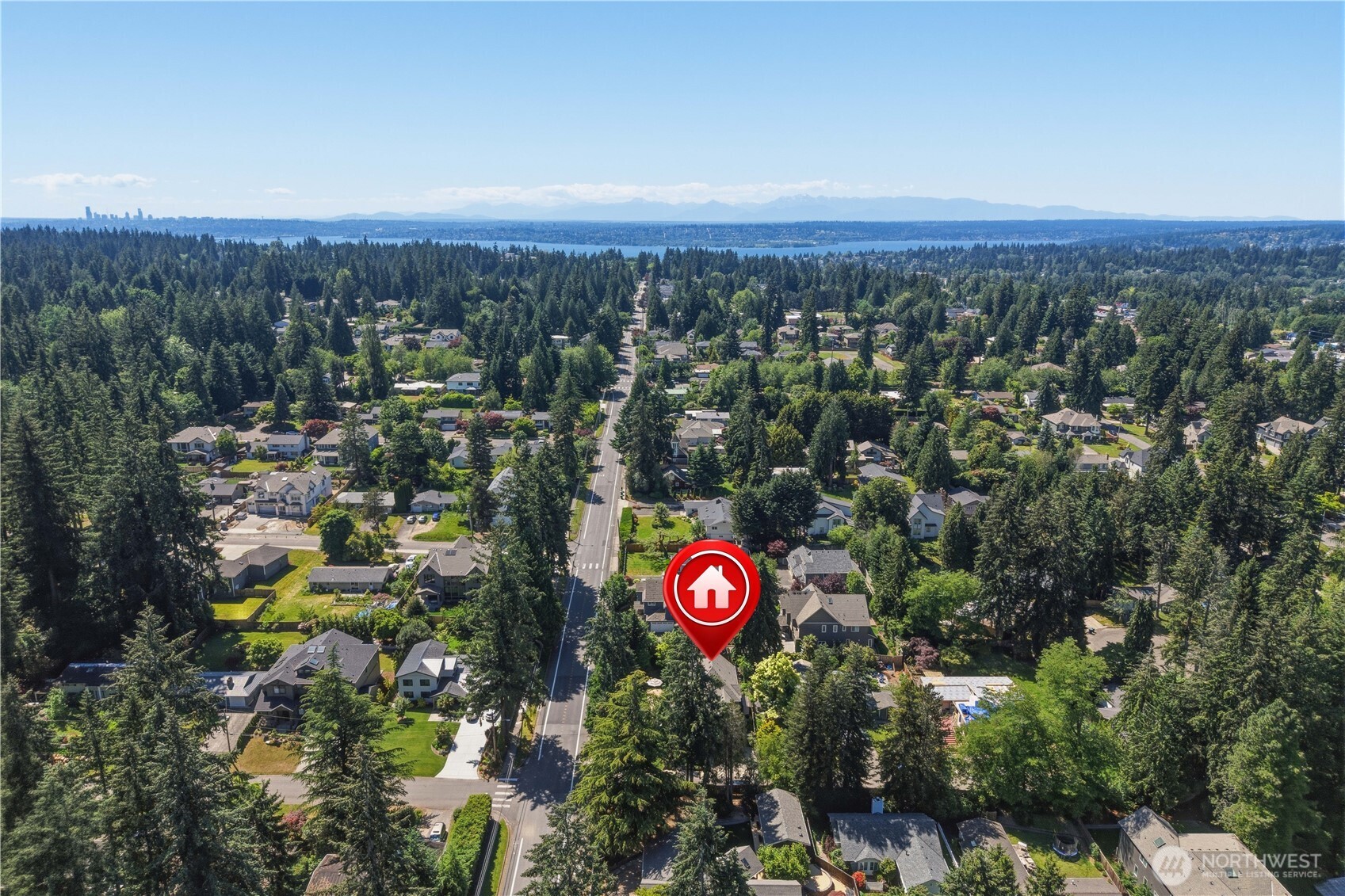 Only a 7-minute drive to Kirkland’s Lake Washington waterfront, parks, and shoreline trails
