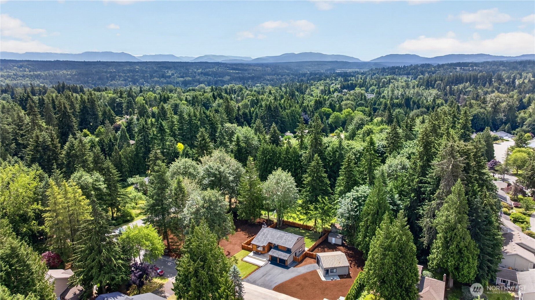 Beautiful Redmond English Hill location. Just a 15 minute drive to microsoft as well as Marymoore Park.